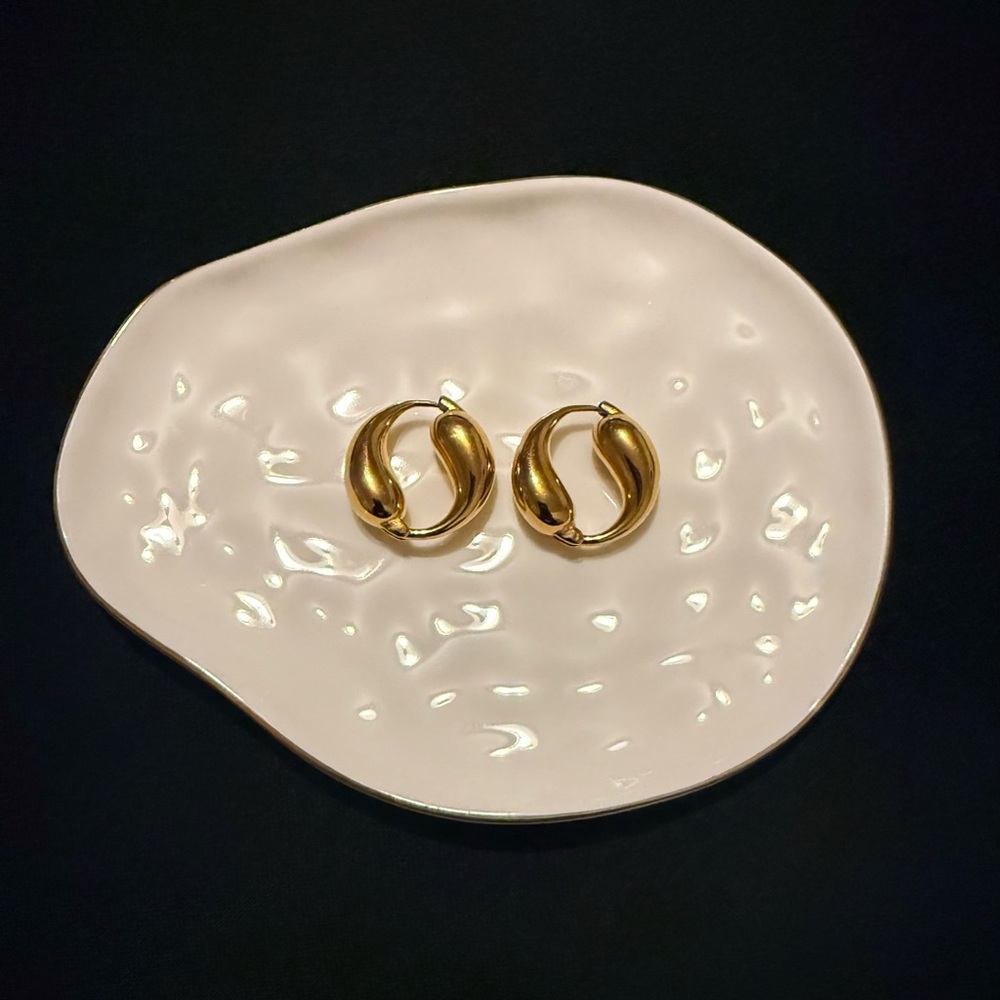 Elegant Gold Hoop Earrings